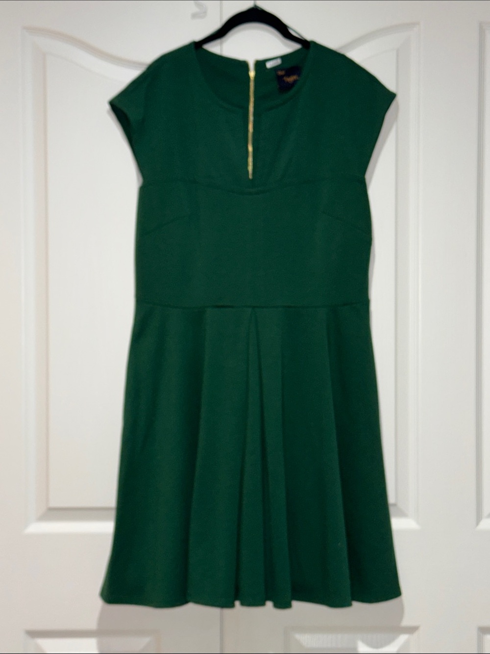 Just...Taylor Deep Green Cap-Sleeve Fit & Flare Dress with POCKETS!